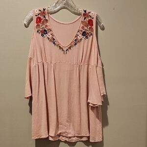 🎅Floral Embroidered Blush Cold Shoulder Women's Top Medium
